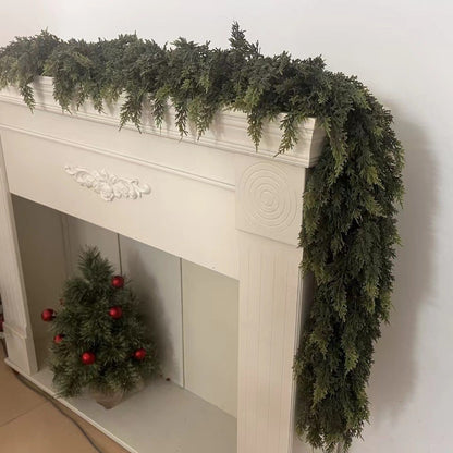 🌲 Artificial Cedar Christmas Garland – Lush Greenery for a Cozy Holiday Home