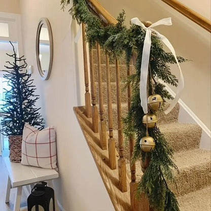 🌲 Artificial Cedar Christmas Garland – Lush Greenery for a Cozy Holiday Home