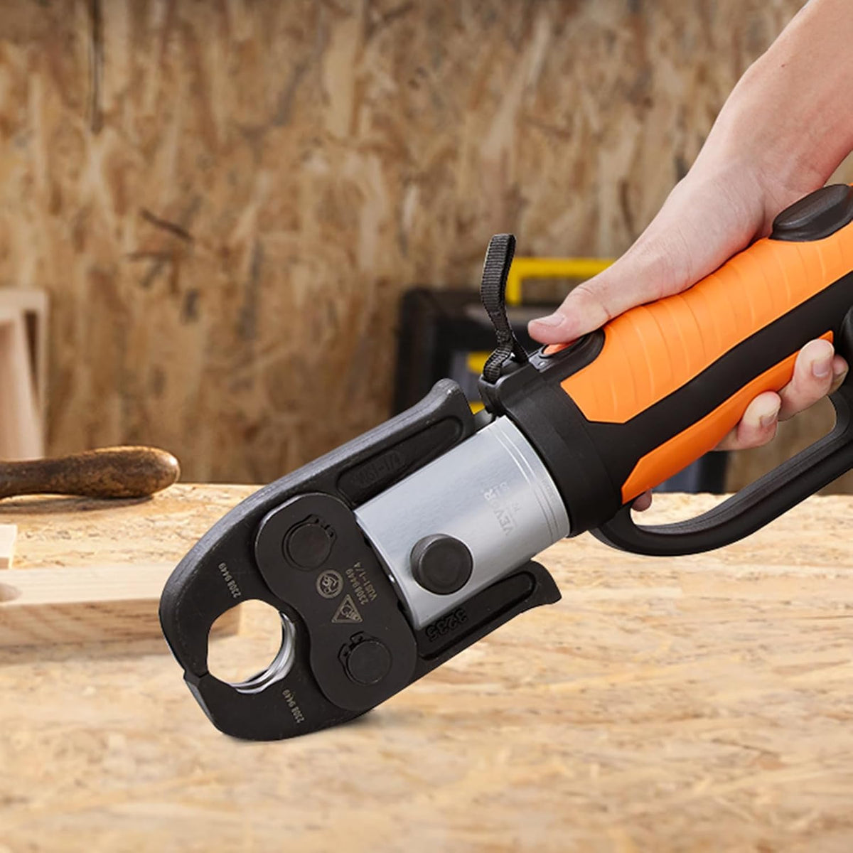 VEVOR 18V Electric Pipe Crimping Tool Press Tool Kit | 1/2' to 2' Copper Pipes, Compatible with ProPress, 6 VUS Press Jaws, 2pcs 4AH Battery & Fast Charger, Carrying Case