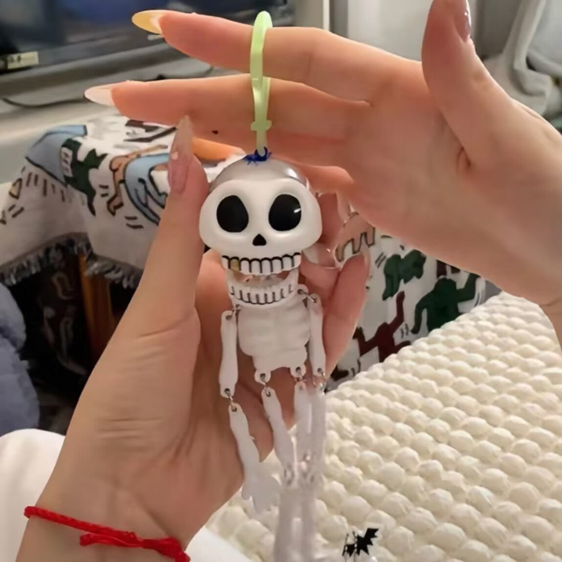 💀✨Pull-String Skeleton Keychain – Viral Funny Fidget Toy & Bag Charm