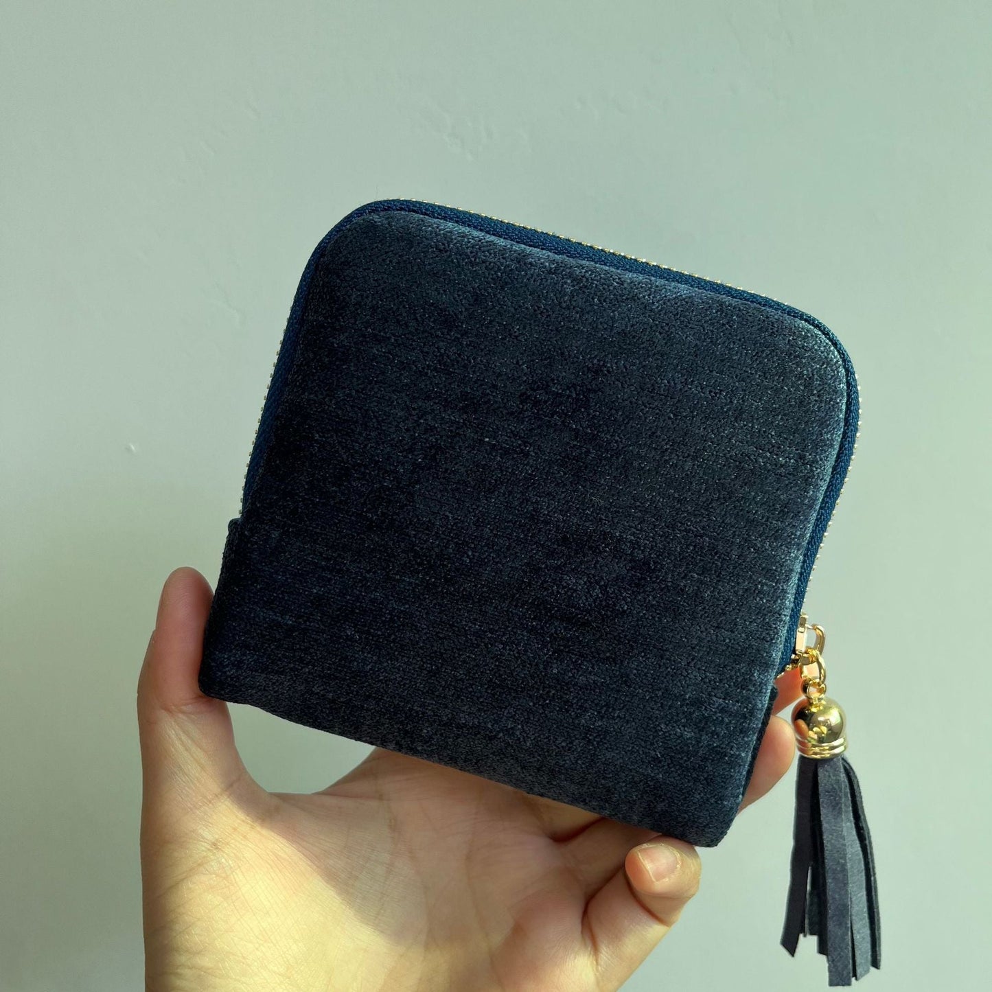 💎Luxe Velvet Travel Jewelry Organizer – 5-Compartment Tangle-Free Storage Bag with Secure Tassel Zipper ✨