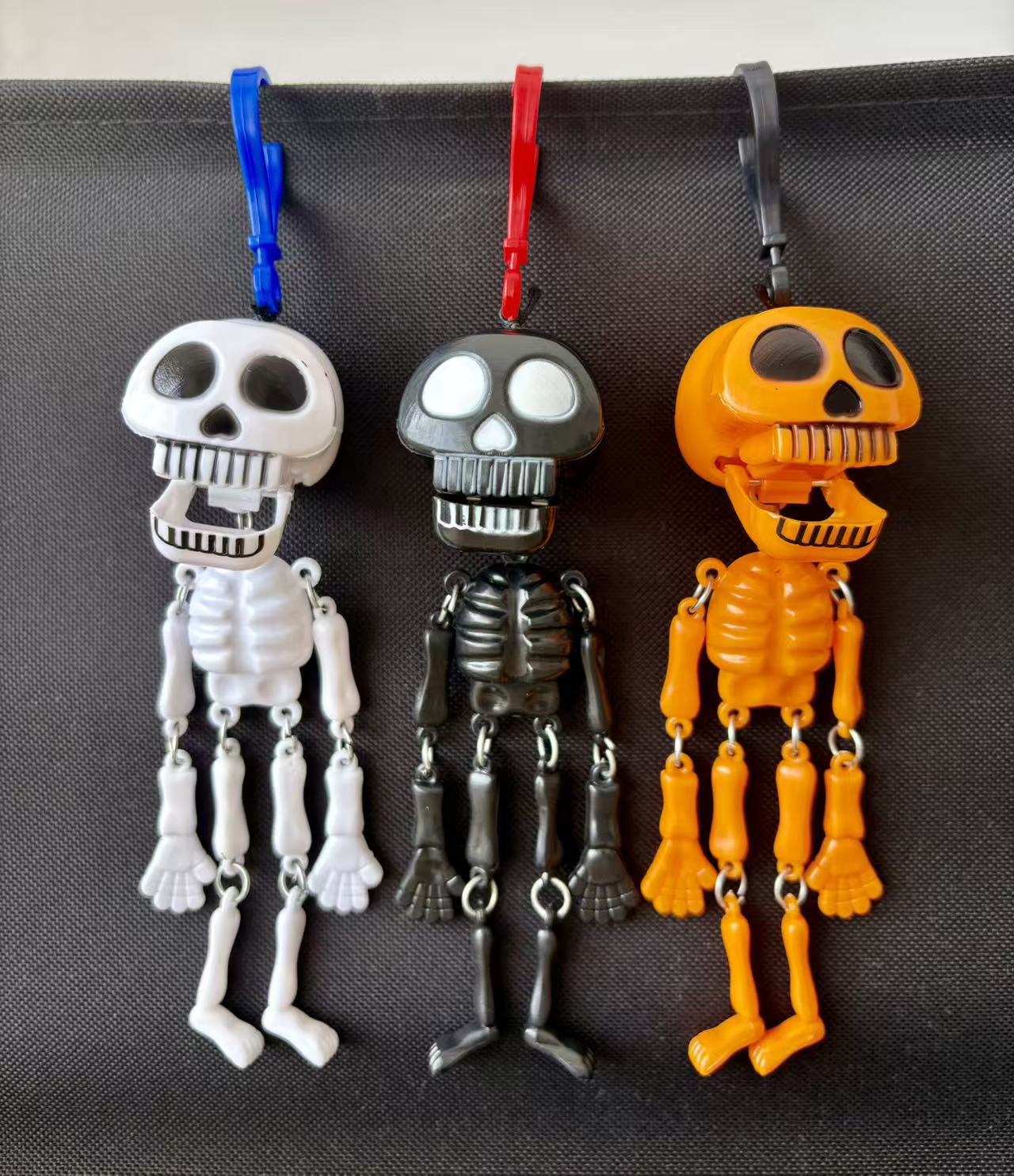 💀✨Pull-String Skeleton Keychain – Viral Funny Fidget Toy & Bag Charm