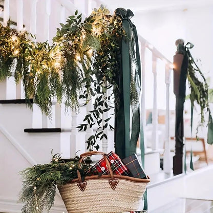 🌲 Artificial Cedar Christmas Garland – Lush Greenery for a Cozy Holiday Home